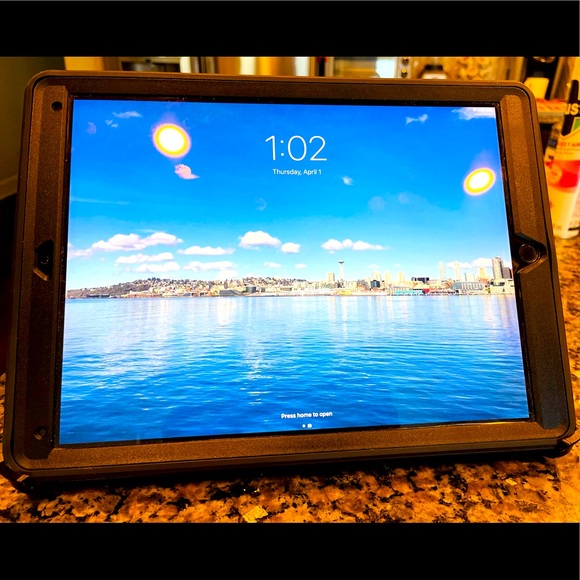 iPad Pro 12.9 512 Gb. 2nd Generation - Picture 1 of 1